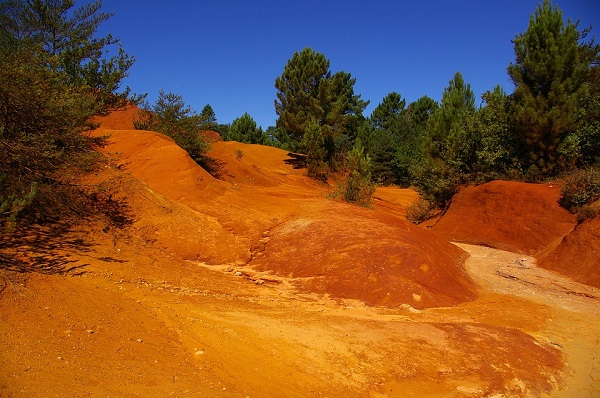 Le Colorado Provençal pour une randonnée équestre dépaysante